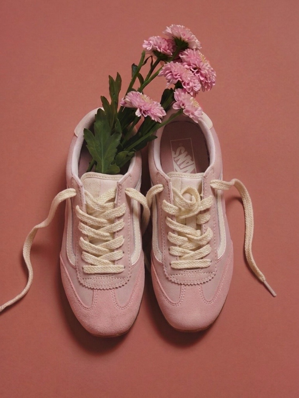 VANS Classic Low-Top Lace-Up Sneakers in Pale Pink and Cream